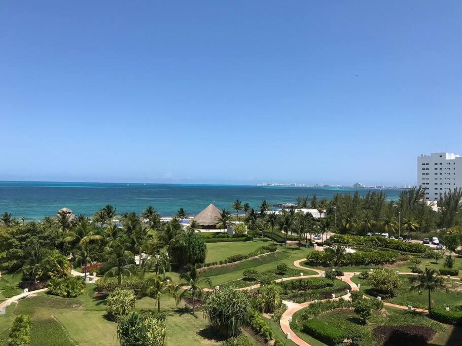Punta Me Luxury Apartments Ocean View & Beach Front In Amara Cancún Buitenkant foto