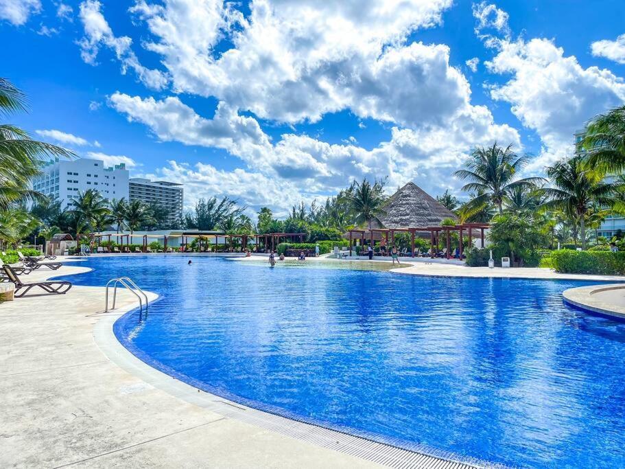 Punta Me Luxury Apartments Ocean View & Beach Front In Amara Cancún Buitenkant foto