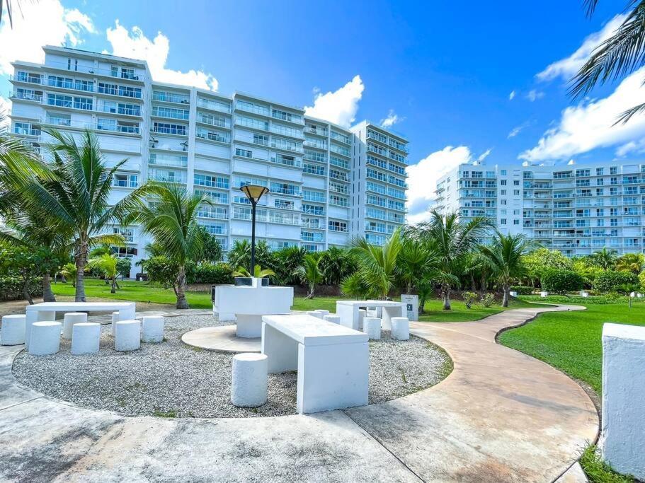 Punta Me Luxury Apartments Ocean View & Beach Front In Amara Cancún Buitenkant foto