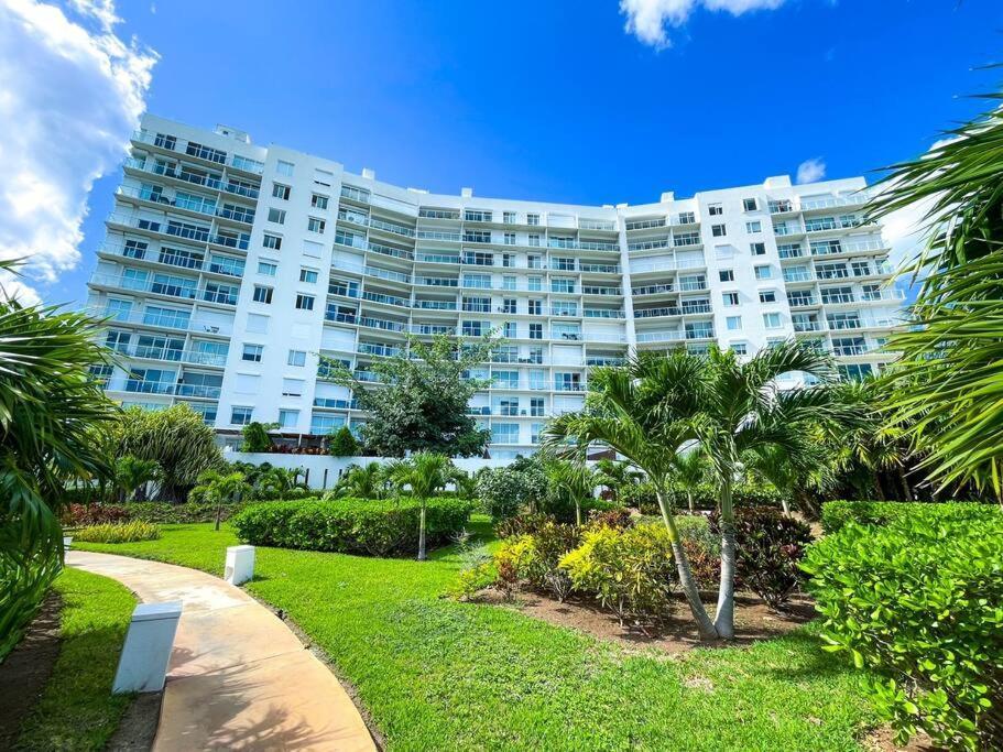 Punta Me Luxury Apartments Ocean View & Beach Front In Amara Cancún Buitenkant foto