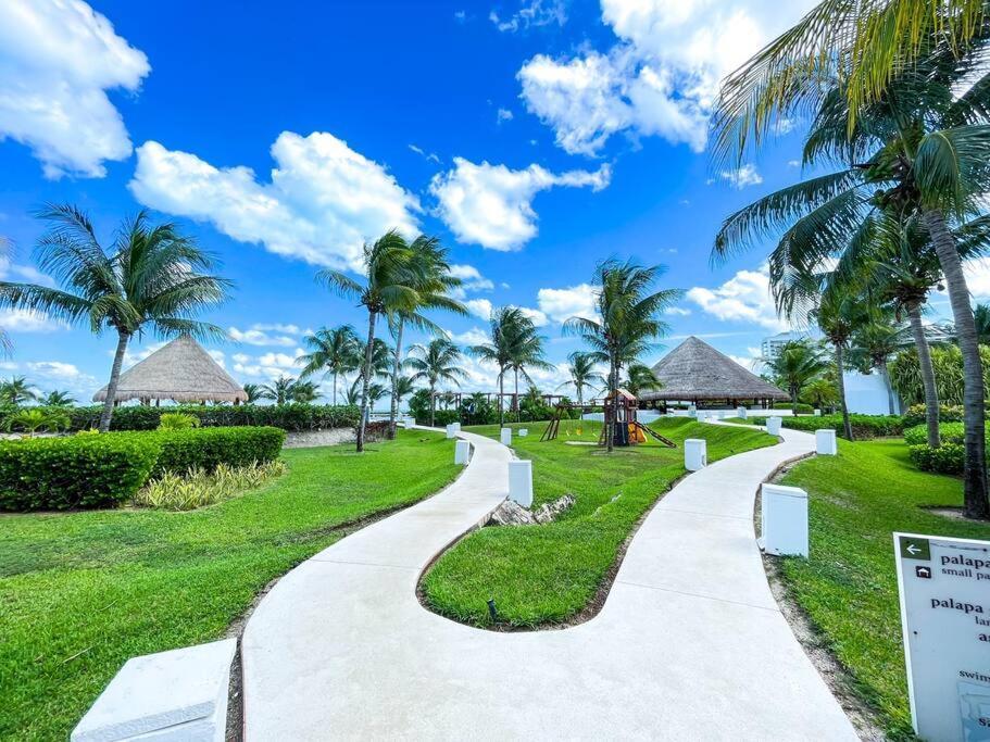Punta Me Luxury Apartments Ocean View & Beach Front In Amara Cancún Buitenkant foto